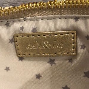 Stella & Dot Bags - Stella & Dot gold sequin clutch Stella & Dot Bags - Stella & Dot gold sequin clutch